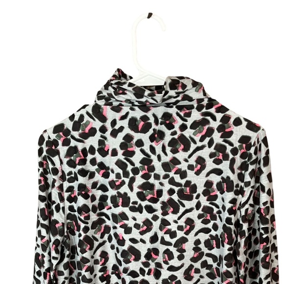 New NIC + ZOE Cheetah Pop Top size M Grey Multi-Color Fitted Ruched Cuffs - Picture 7 of 16
